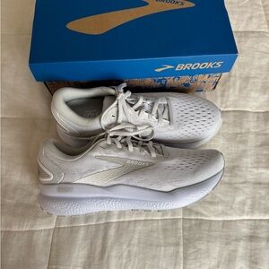 Brand New! Brooks Ghost 16 White/White Grey